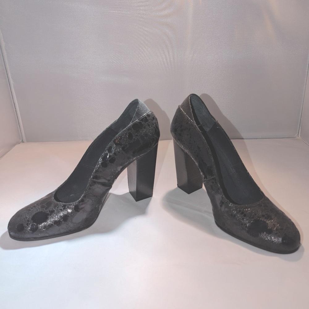 Donald J. Pliner Crackled black patent and Suede - leopard print Size 6M.